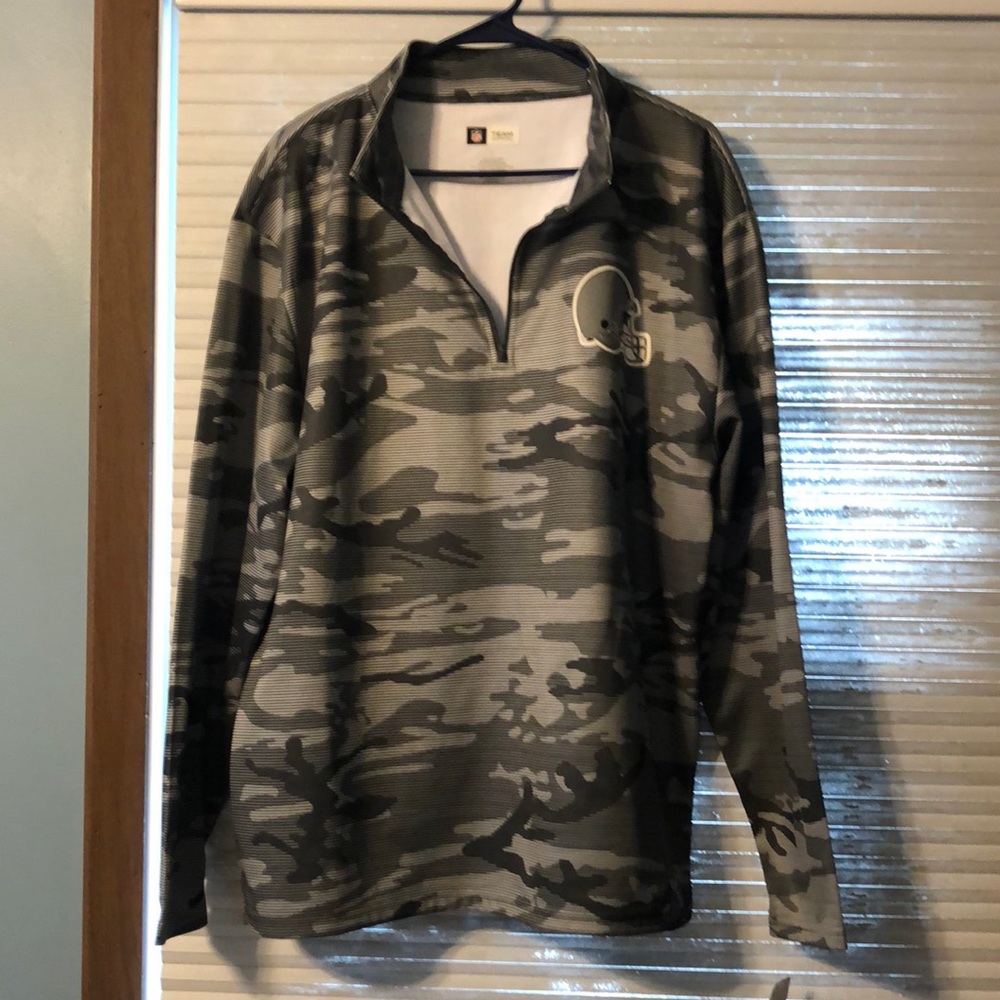 Men’s Cleveland Browns gray camo quarter zip